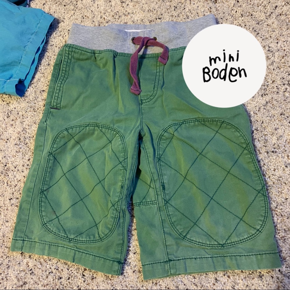 Mini Boden boys size 6 rib waist shorts